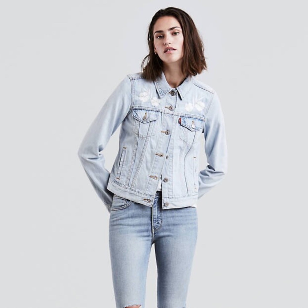 Levi’s embroidered blue lightwash denim jacket, M